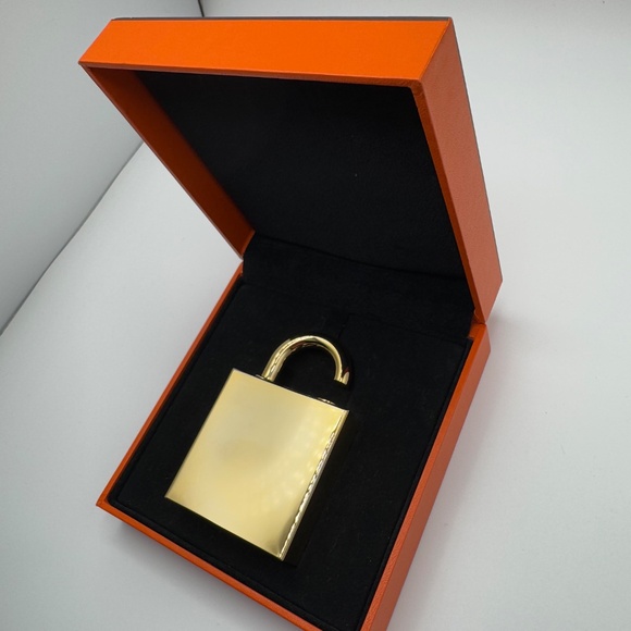 Hermès Cadena Gold Lock - Picture 2 of 6